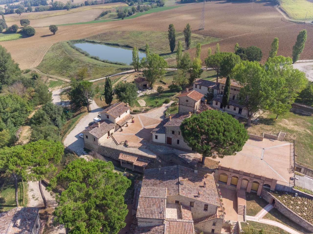 Gh Borgo Pulciano Agriturismo Villa Montone  Exterior photo